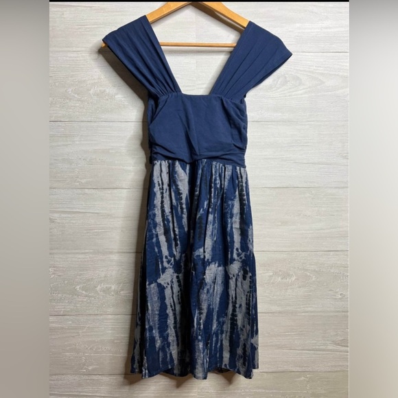 Converse Dress - Picture 3 of 6